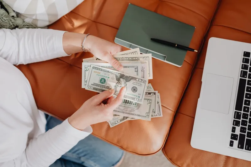 Why the Side Hustler Making Less Than You Feels Richer Than You Do